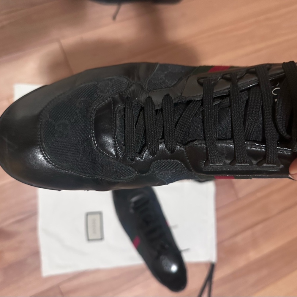 Gucci Men's Black and Red Sneakers - Picture 5 of 10